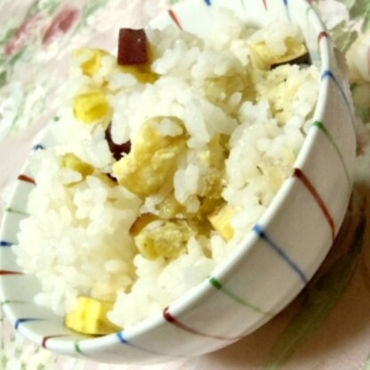 (♥ó㉨ò)ﾉこんにちは～❤
haruruさんご飯レシピとコラボ～＾＾
急速炊きで少し時間を短くして作ったよ❤スプーンでほじほじ食べるのも楽しいね❤感謝❤＾＾❤